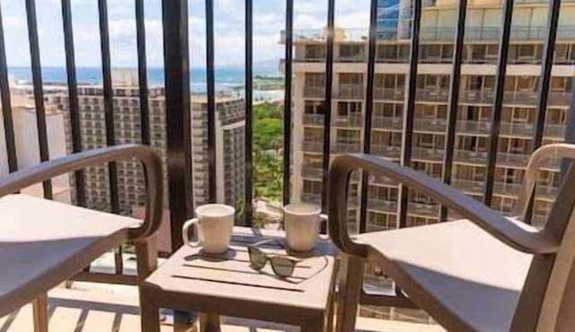 Imperial Hawaii Vacation Club Resort, Hot Tub!