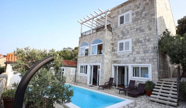 Imperial Stay Dubrovnik - Eight Bedroom Villa with Outdoor Pool and Gym