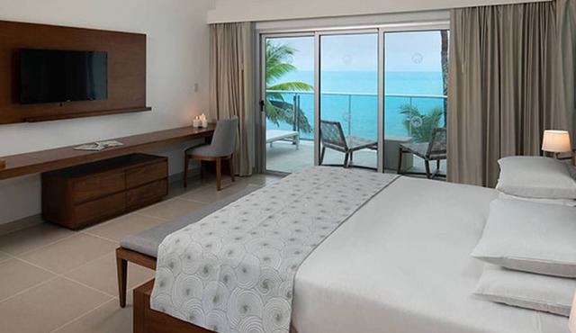 Imperial Suite 3-bedroom ocean view and kitchen