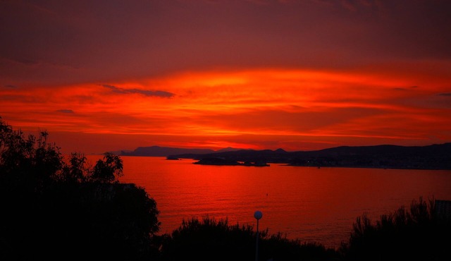 IMPRENSABLE VIEW OF THE SEA Direct access to the sea 50 metres away