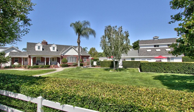 Impressive 2nd Floor guest house suite near Wine Country