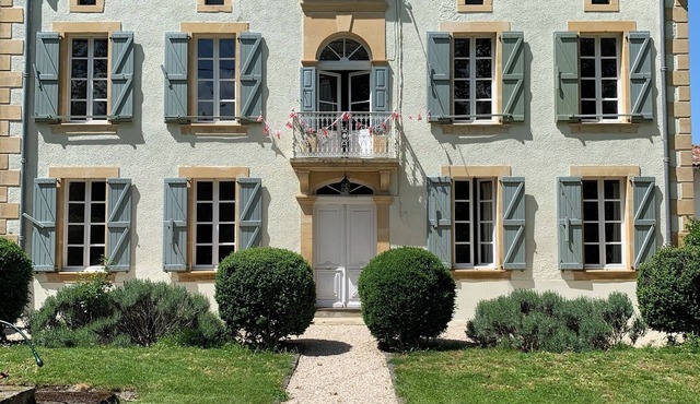 Impressive 4* country house with private heated pool and Hot Tub. Sleeps 10.