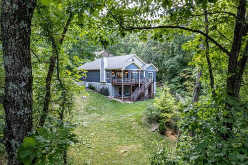 Impressive Cabin with Great Surroundings in Chattanooga, Tennessee