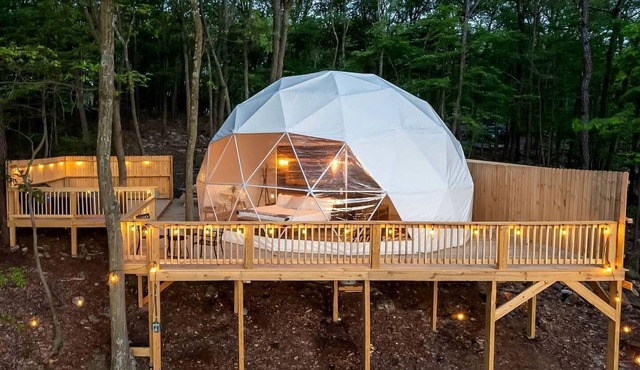 Impressive Dome with Fire Pit, Barbecue and Hot-tub in Capon Bridge, West Virginia