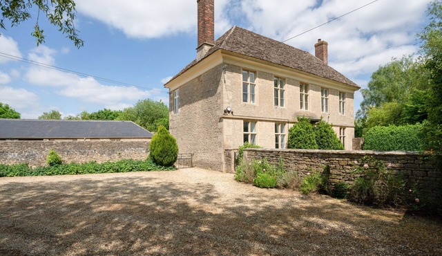 Impressive Georgian Farmhouse with hot tub and games room - Yew Tree Farmhouse