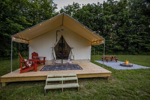 Impressive Glamping Tented Cabin in Cassville, Missouri