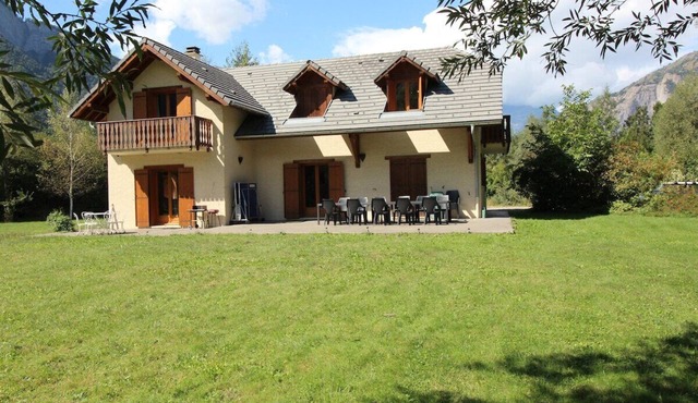 IMPRESSIVE HOUSE IN BOURG D’OISANS - SLEEPS 14