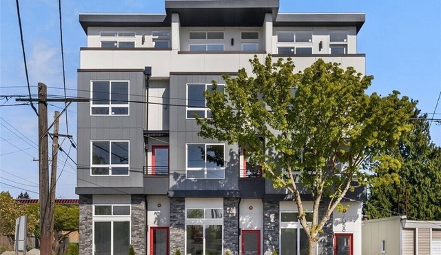 Impressive Modern 3-bedroom townhome with WiFi and AC in lovely Ballard Seattle