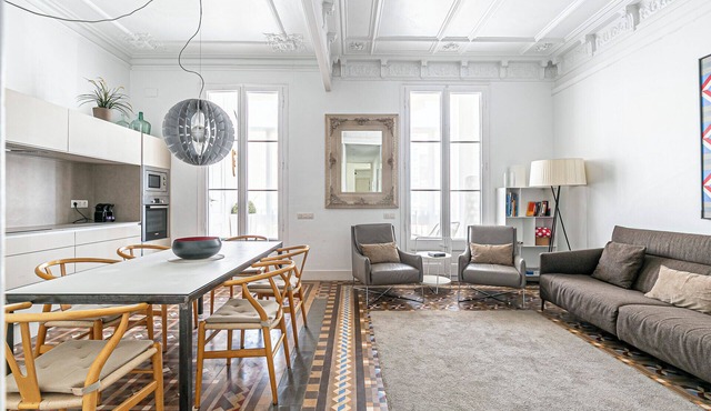 Impressive modernist apartment 20 mtrs from Paseo de Gracia