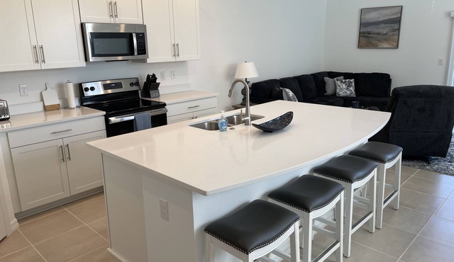 Impressive, New 3BD/2BA Townhome in Skye Ranch, Sarasota, 11 Miles to Beaches