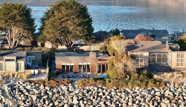 Impressive Oceanfront Family Home in Seadrift