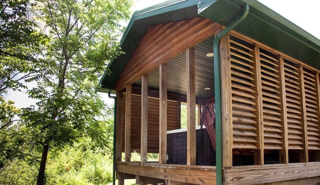 Impressive Secluded Cabin with Hot-tub in Herod, Illinois
