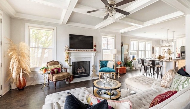 Impressively Decorated Nest Less Than Two Miles to Downtown