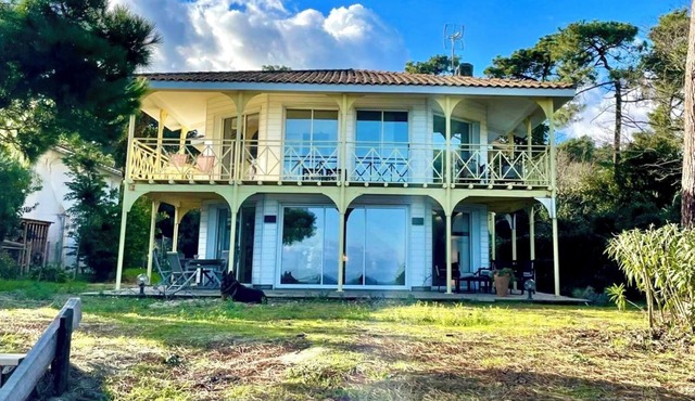 In 1st line on the bay with stunning bay views - 2 houses - ideal for 2 families