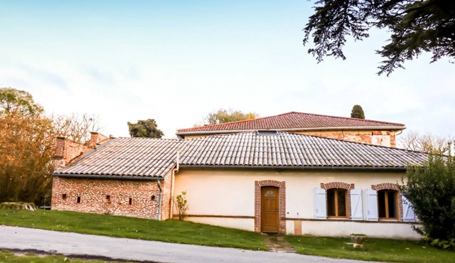In a calm and wooded environment, come and discover the Roque Basse cottage! It