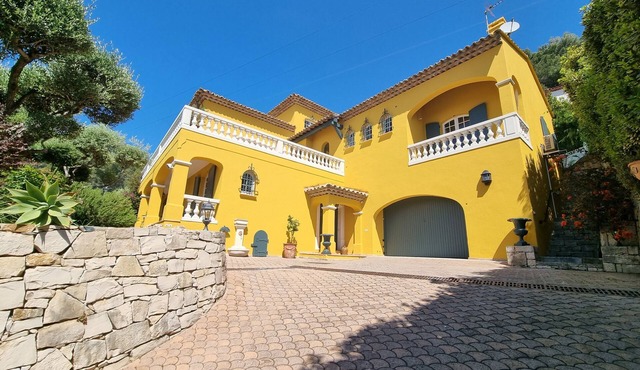 In a character villa, independent apartment of 65 m2