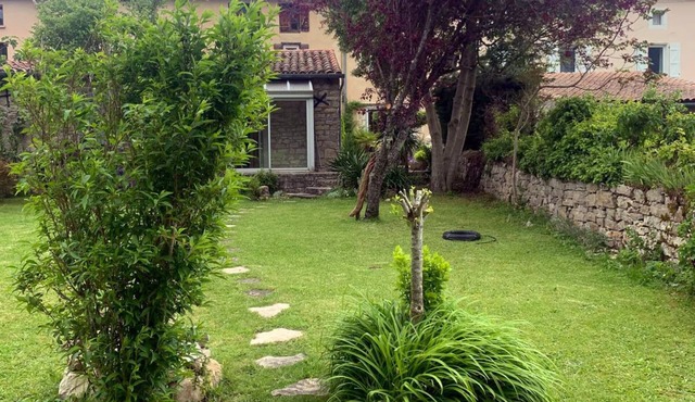 In a garden facing the mountains, a charming little house for 2 people