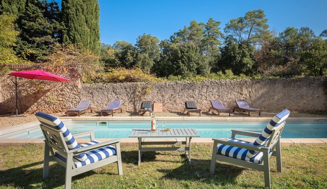 In a green setting, large country house, near Salagou Lake