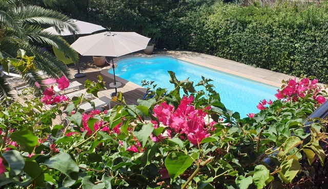 In a large villa, 2-room apartment for 4 people near the sea!