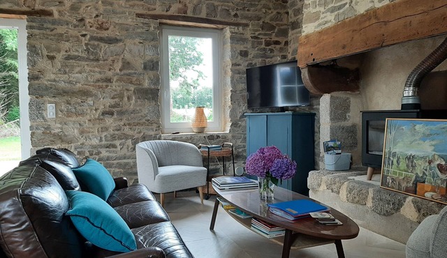 In a private estate, charming cottage near the beaches, refurbished in 2023
