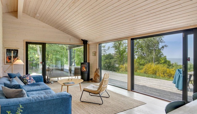 In a quiet location, close to the beach welcomes you this cozy cottage.