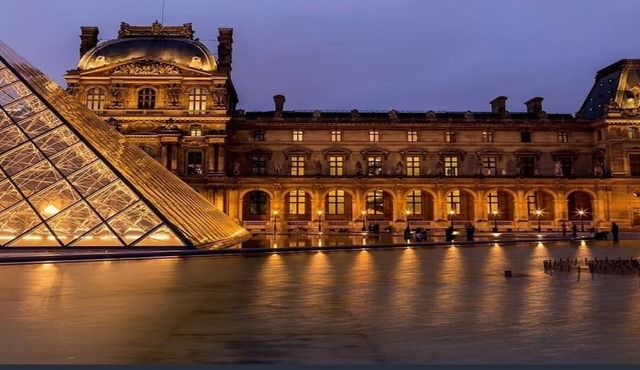 IN A TYPICAL PARISIAN STYLE WITH PARQUET FLOORING, & MOULDINGS-LA LOUVRE