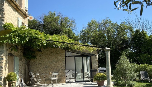 In a very huge Provencal landscape, you will hear silence and cicadas