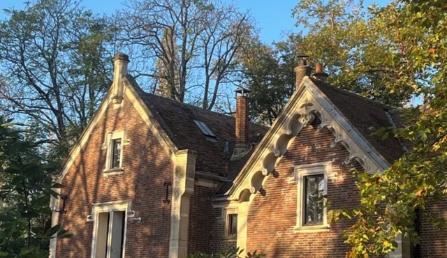 In an exceptional setting, 17km from Paris, restored farmhouse of a château