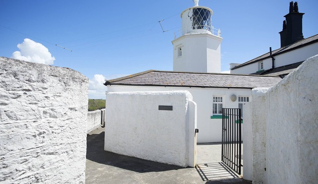 In association with Trinity House, Rural Retreats is pleased to present Lizard Lighthouse. Located o