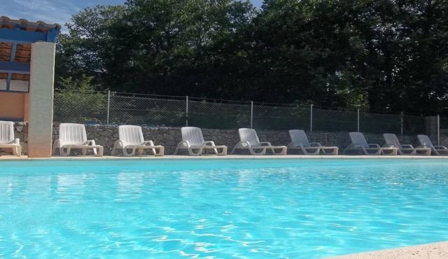 In Balazuc (listed village): 4-room gite with air conditioning and wifi + swimming pool and Ardèche river