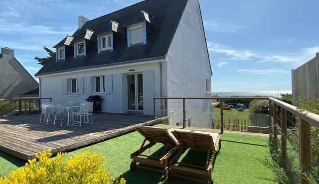In Belmont Large house with sea view & beach access