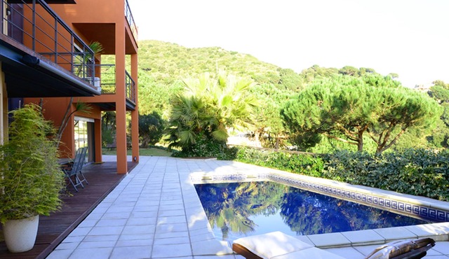 In Cabrils (Barcelona at 20 km). Apartment with sea view, pool and very quiet