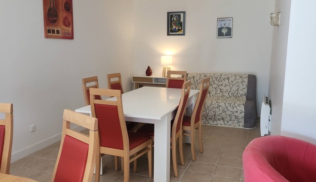 In central France, 3 minutes from the Berry canal. Pets welcome!