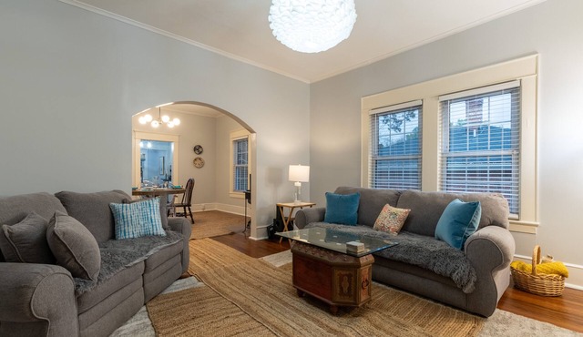 In City, Airy Cheerful Bungalow, Homey, Fire Pit