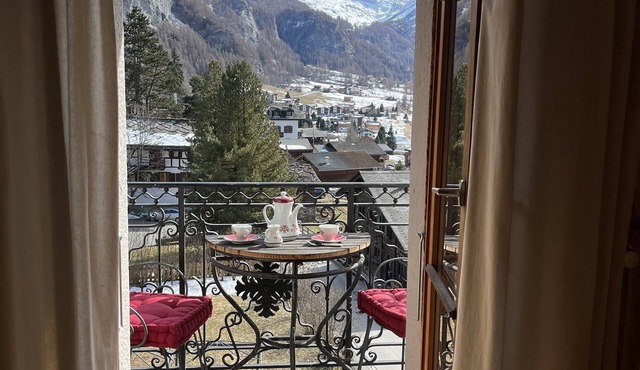 In Evolene, sunny studio with stunning view over the mountains