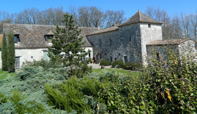 In exceptional castle farm from the 14th, detached house for 2 people