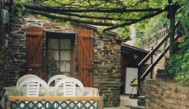 Independent house in a country house wing 500 meters from the village.