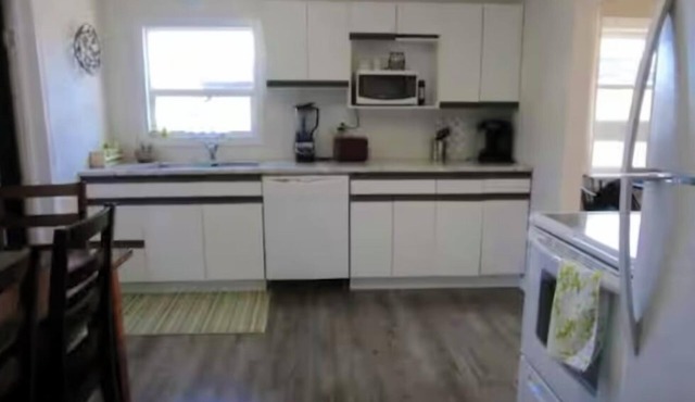 In Gimli 2 bedroom house. Close to the beach and uptown.