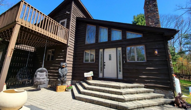 In-Ground Heated Pool, Hot tub, Fire pit, Secluded