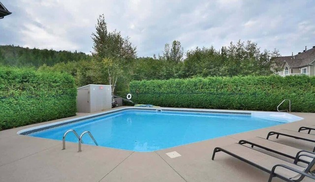 In-ground pool | Spacious condo | Horizons