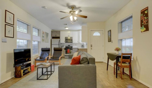 In heart of Downtown! Barton Springs! Zilker! areas! Charming private retreat!