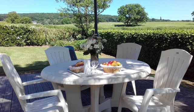In JAILLY The gîte is in the meadow ... Bed and Breakfast