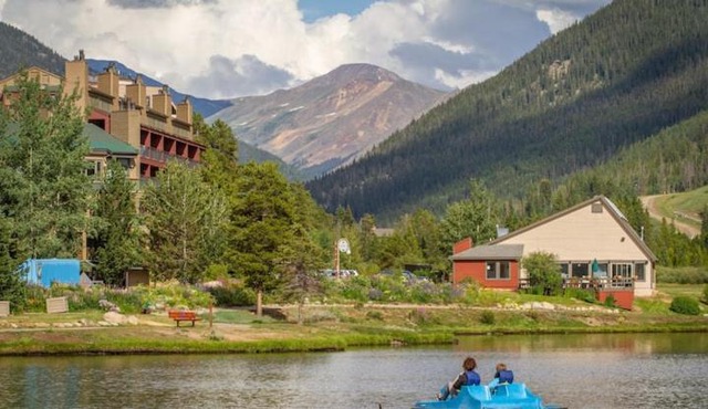 In Keystone! On Lake! Hot Tub and Pool! Wood Fireplace! Views! Walk 2 Food! Big Unit