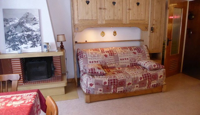 In La Clusaz, large, quiet, south-facing studio just 3 minutes' walk from the ski lifts.