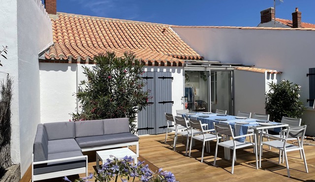 In La Guérinière House 6/10 pers 150m from the beach and shops