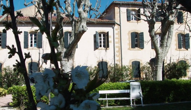 In large Provencal country house, ideal for large family, 20-22 pers.