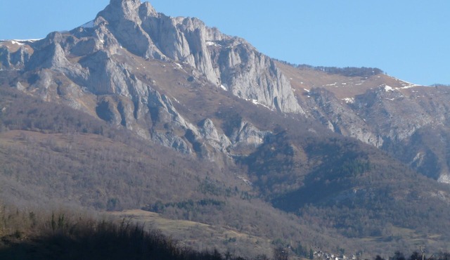 In Marignac, house of 70m2, all comfort, with closed courtyard. (5 people)