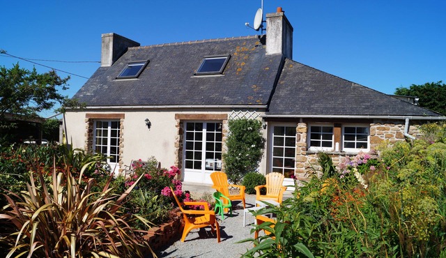 In Morlaix Bay, Sea, Beaches, Sailing school 3km away Large quiet house