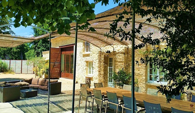 In Mornas, Vaucluse, well restored big landhouse with private pool