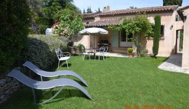 In Mougins, detached rental in property for 2 people
